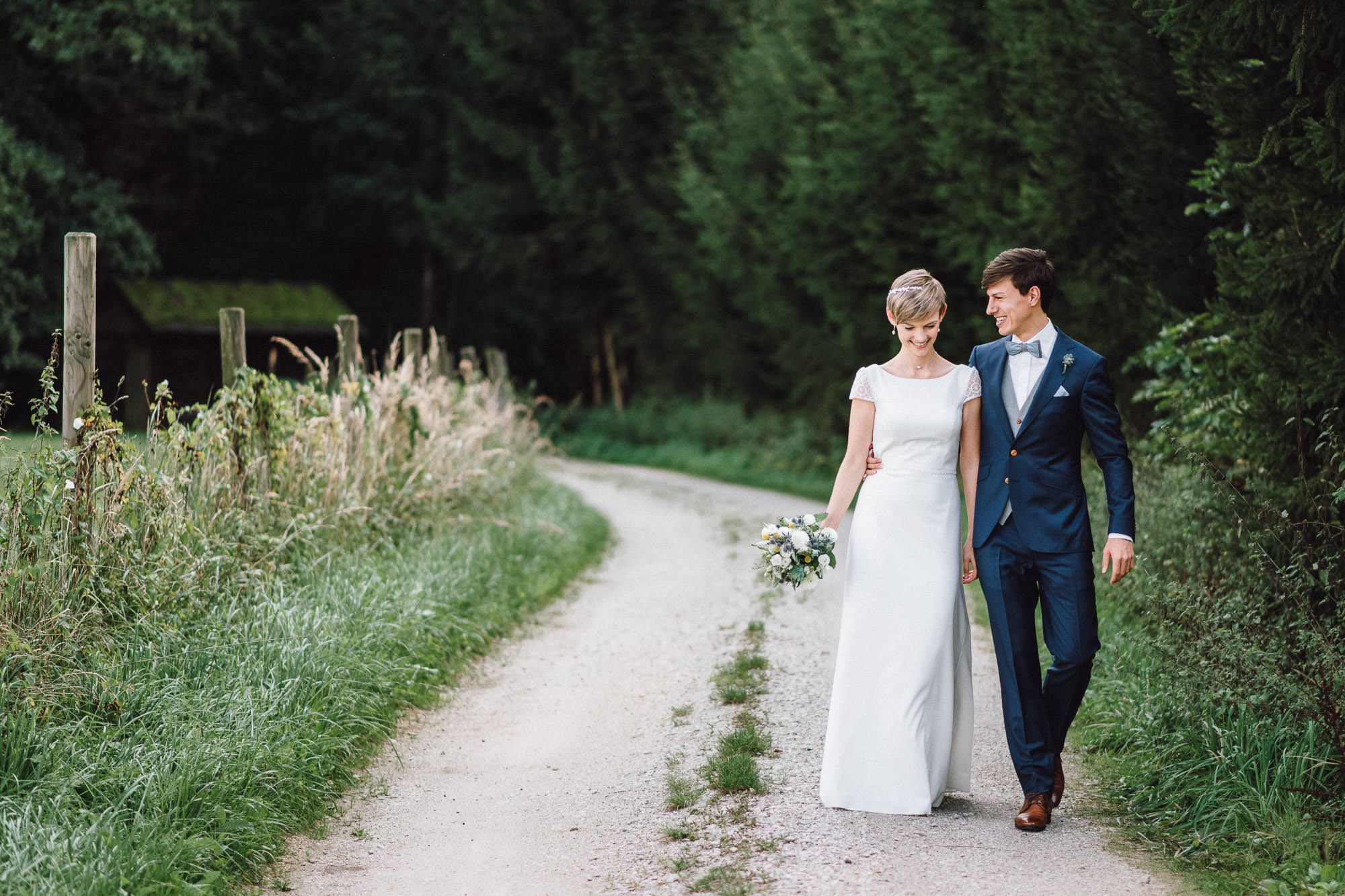 greenery-wedding-hochzeit-prielhof-sukkulenten-scheyern-lauraelenaphotography-026