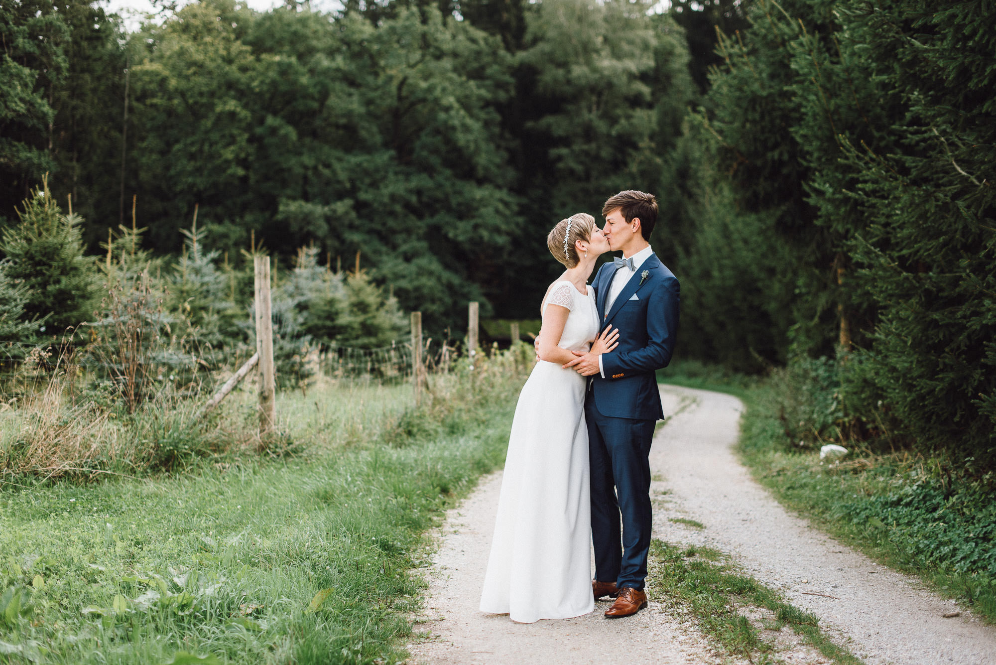 greenery-wedding-hochzeit-prielhof-sukkulenten-scheyern-lauraelenaphotography-030