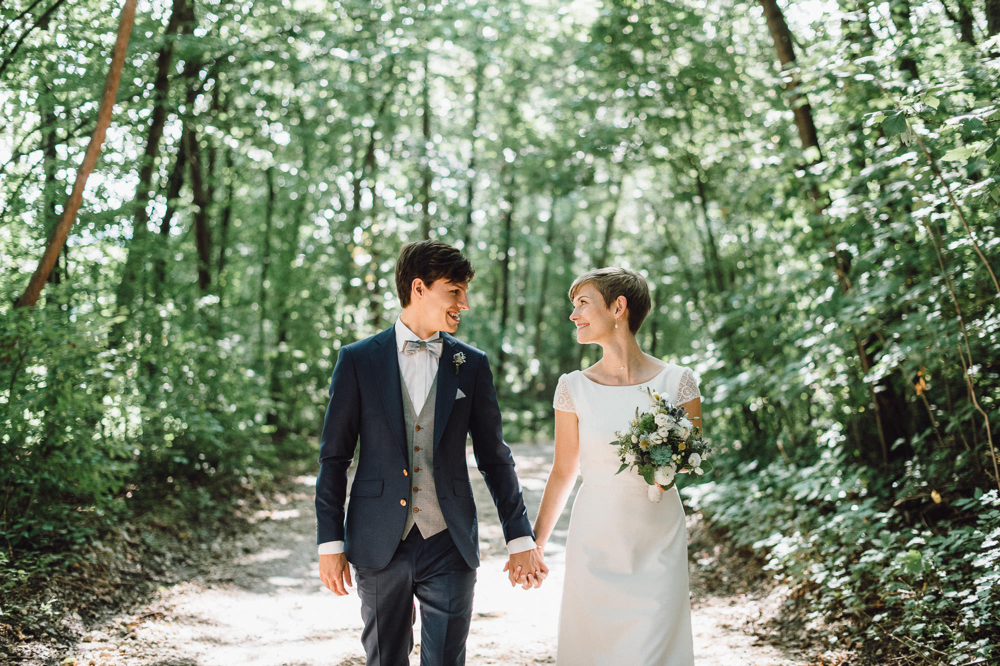 greenery-wedding-hochzeit-prielhof-sukkulenten-scheyern-lauraelenaphotography-057