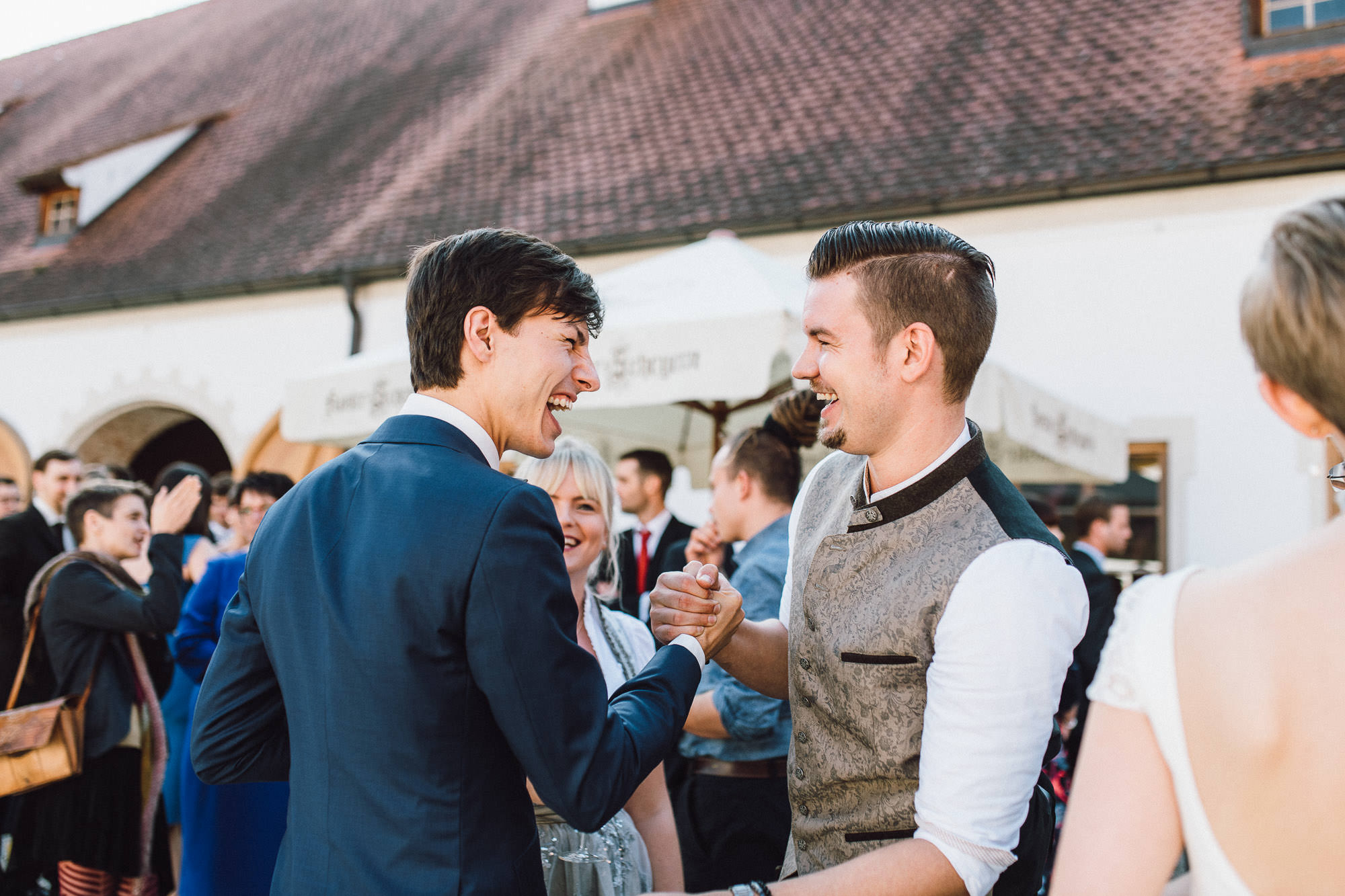 greenery-wedding-hochzeit-prielhof-sukkulenten-scheyern-lauraelenaphotography-067