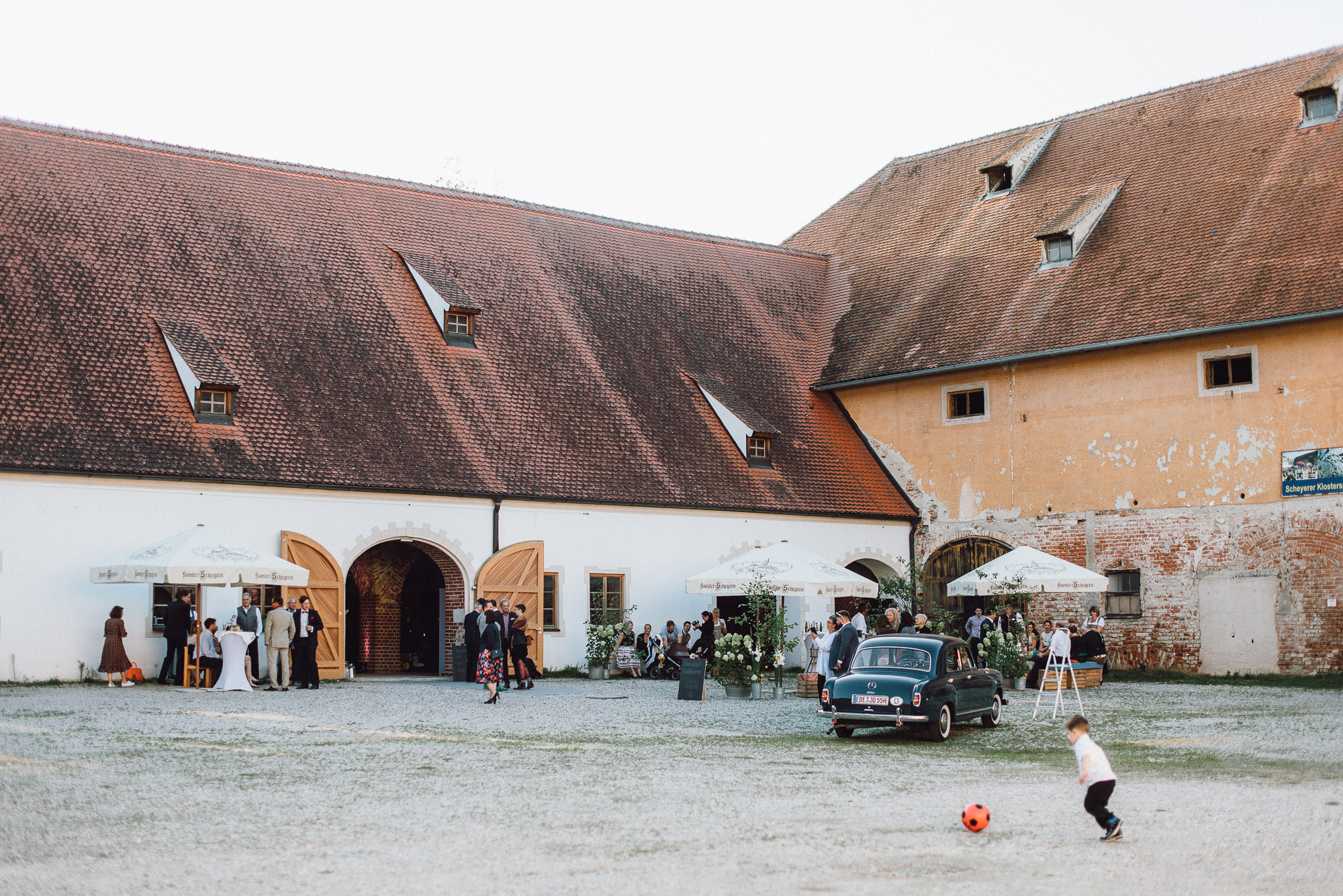 greenery-wedding-hochzeit-prielhof-sukkulenten-scheyern-lauraelenaphotography-076