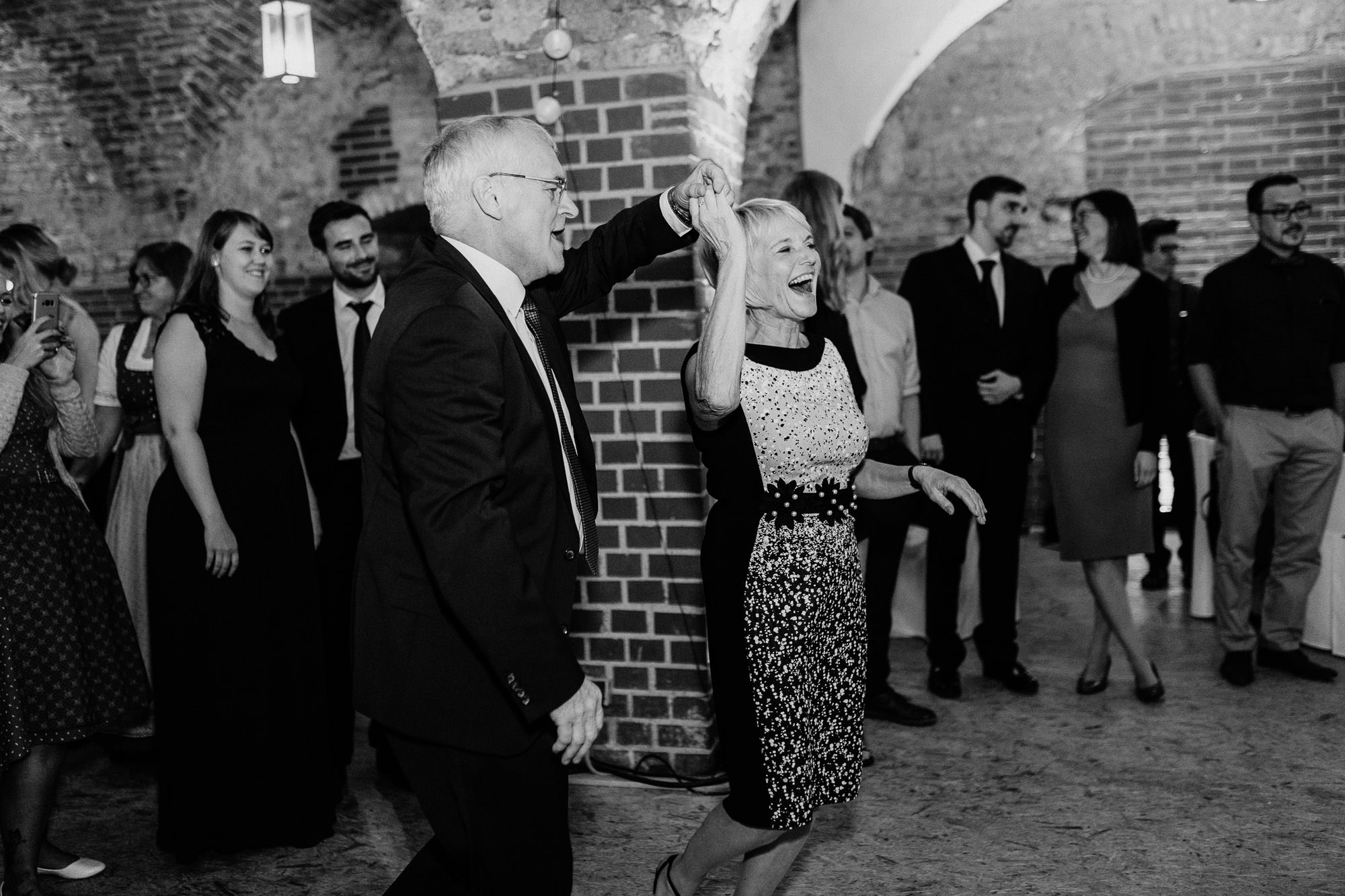 greenery-wedding-hochzeit-prielhof-sukkulenten-scheyern-lauraelenaphotography-119